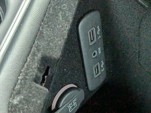 Used 2022 Dodge Challenger SXT image 17