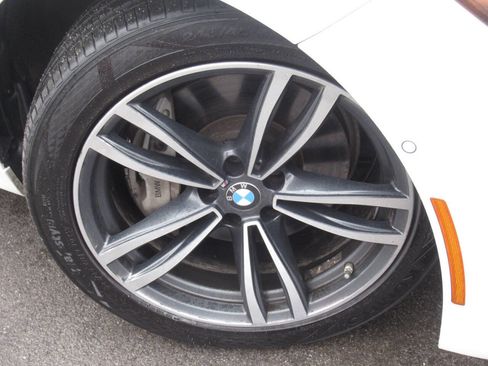 Used 2020 BMW 740i xDrive w/ M Sport Package image 5