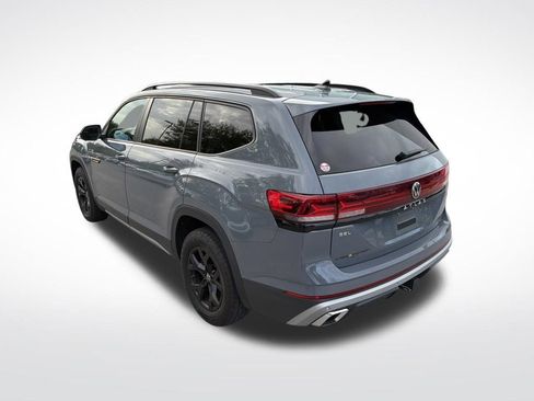 Used 2024 Volkswagen Atlas Peak Edition SEL image 7