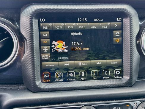 Used 2022 Jeep Wrangler Unlimited Sahara AWD/4WD image 16