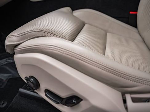 Used 2022 Volvo XC60 T8 Inscription w/ Advanced Package image 34