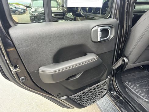 Used 2020 Jeep Wrangler Unlimited Sahara AWD/4WD image 10