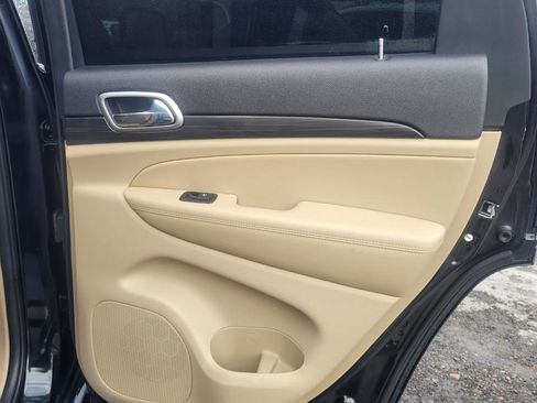 Used 2019 Jeep Grand Cherokee Laredo image 30