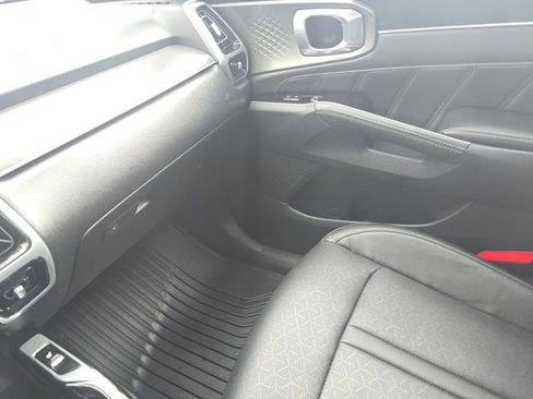 Used 2023 Kia Sorento SX image 29