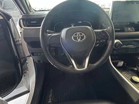 Used 2020 Toyota RAV4 Limited AWD/4WD image 7