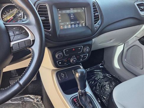 Used 2019 Jeep Compass Latitude image 14