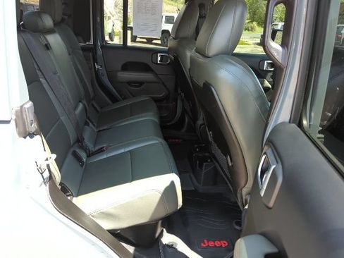 Certified 2025 Jeep Gladiator Mojave AWD/4WD image 20