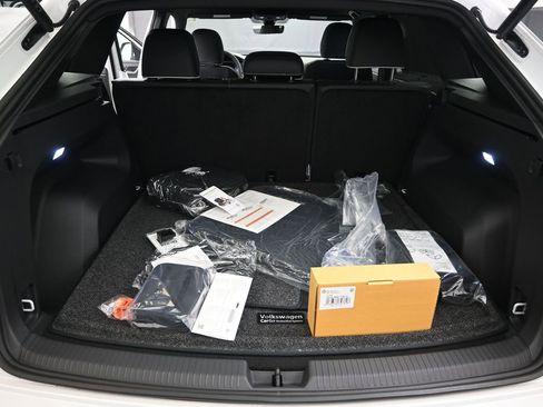 Used 2025 Volkswagen Atlas Cross Sport SEL Premium R-Line image 18