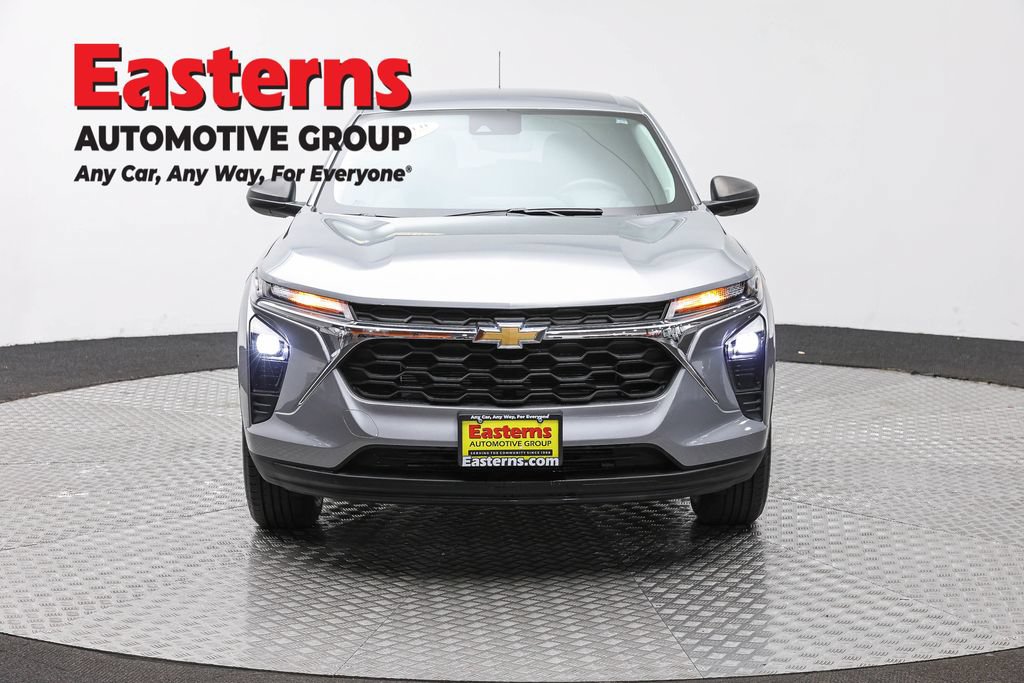 Used 2024 Chevrolet Trax LS FWD image 3