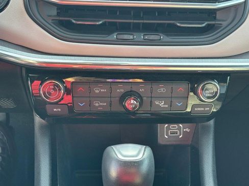 Used 2023 Jeep Compass Limited image 23