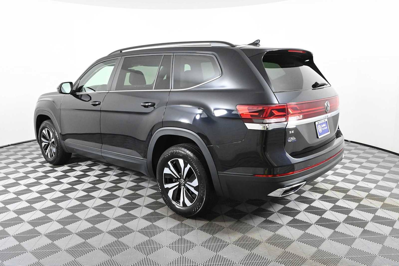 Certified 2024 Volkswagen Atlas SE FWD image 5