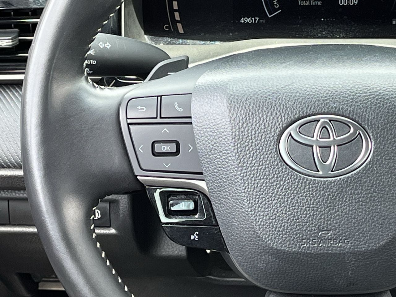 Used 2025 Toyota Camry SE FWD image 12