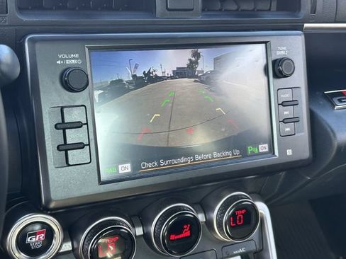 Used 2025 Toyota GR86 w/ ALL Weather Mat Package (TMS) RWD image 29