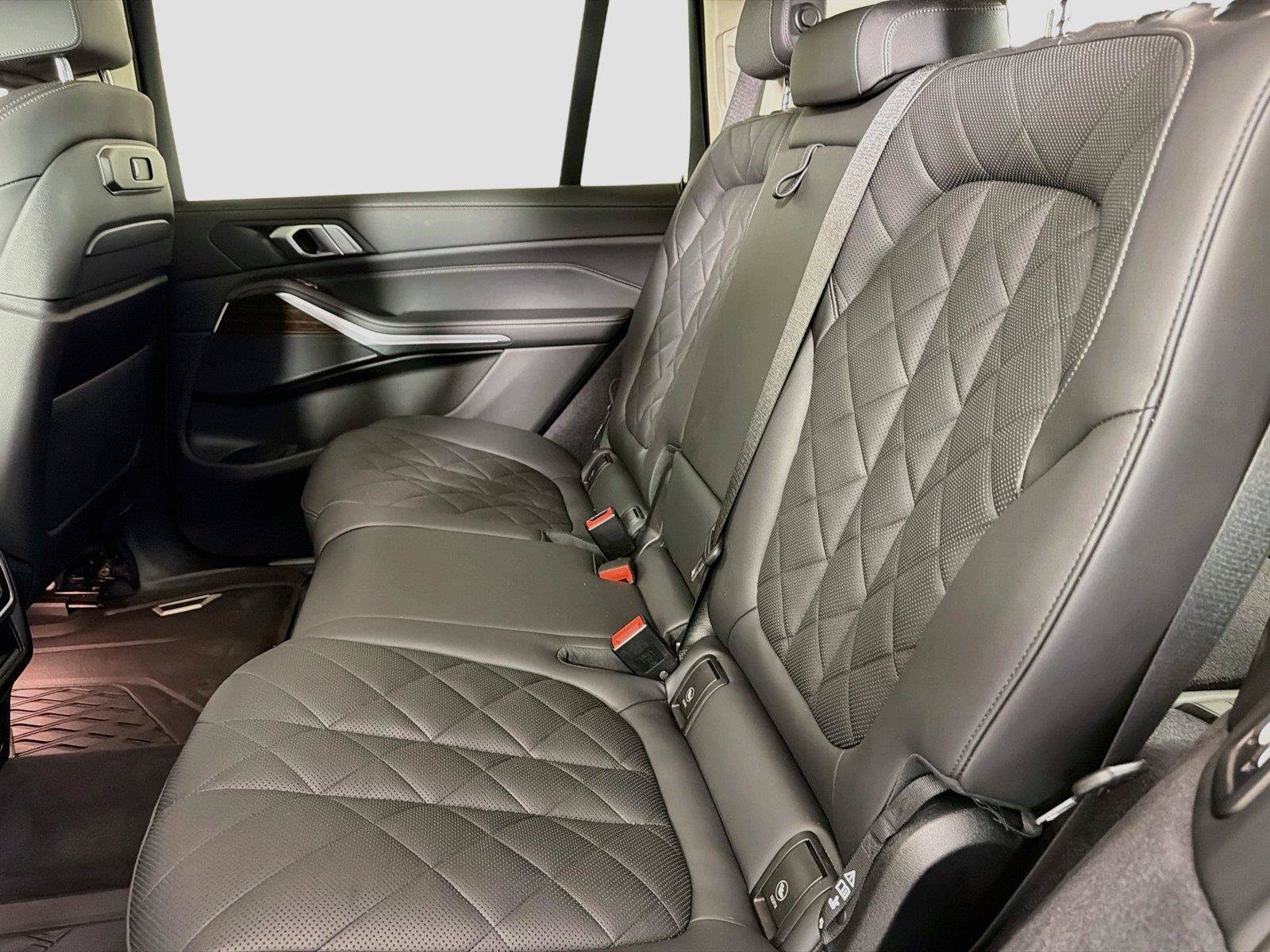 Used 2024 BMW X7 xDrive40i w/ Climate Comfort Package AWD/4WD image 25