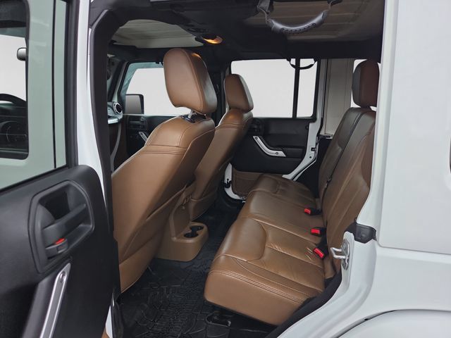 Used 2015 Jeep Wrangler Unlimited Sahara w/ Connectivity Group AWD/4WD image 9