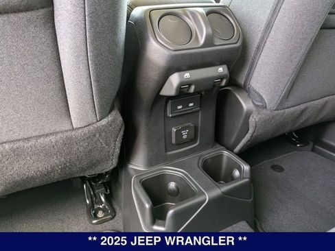 New 2025 Jeep Wrangler Unlimited Sahara w/ Technology Group AWD/4WD image 28