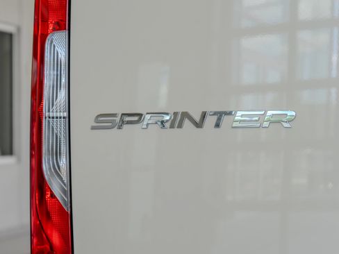 Used 2025 Mercedes-Benz Sprinter 2500 image 21