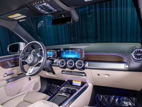 New 2025 Mercedes-Benz GLB 250 image 4