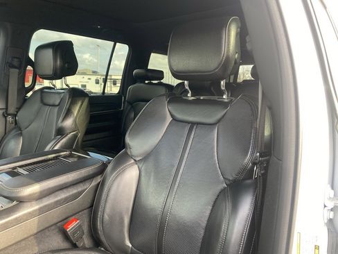 Used 2023 Jeep Wagoneer L 4WD w/ Premium Group I image 11