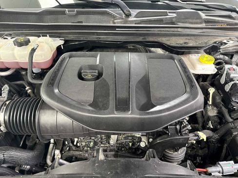 Used 2025 RAM 1500 Laramie AWD/4WD image 17