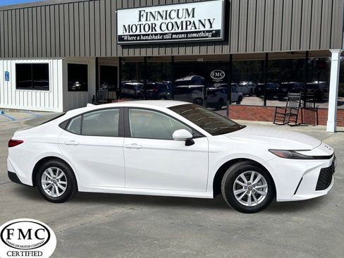 Used 2026 Toyota Camry LE image 1