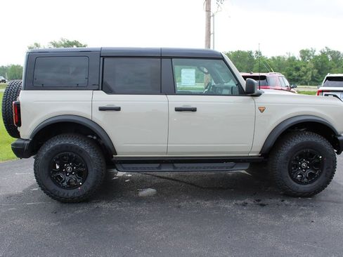 New 2026 Ford Bronco Badlands AWD/4WD image 17