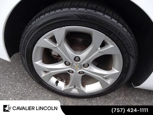 Used 2018 Chevrolet Cruze Premier FWD image 12