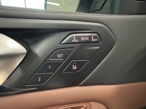 Used 2023 BMW X7 xDrive40i w/ Premium Package image 13