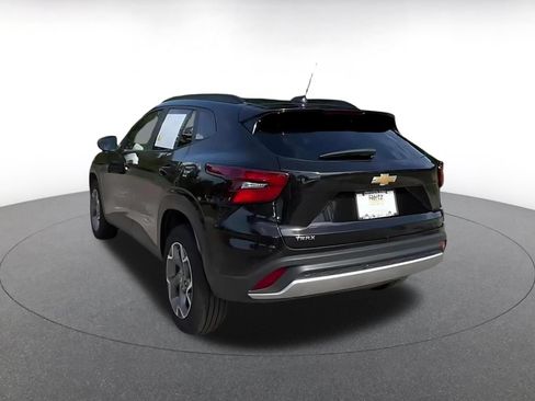 Used 2025 Chevrolet Trax LT w/ LT Convenience Package FWD image 11