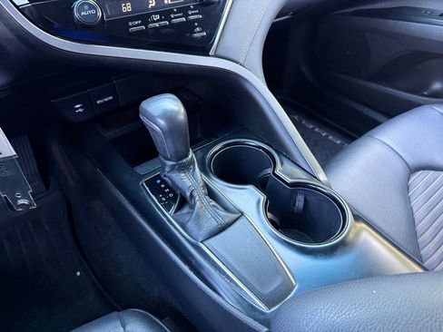 Used 2018 Toyota Camry SE w/ Accessory Appearance Package FWD image 20