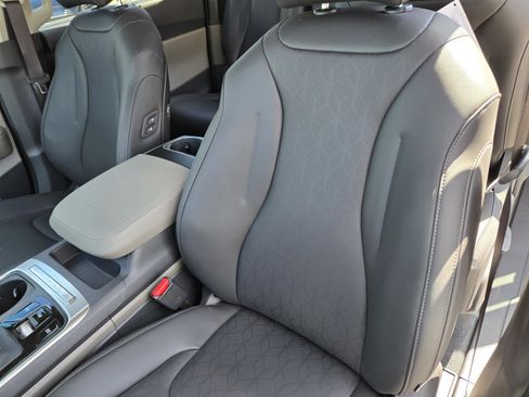 New 2026 Kia Carnival EX image 16