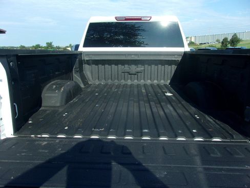 Used 2024 Chevrolet Silverado 2500 LT AWD/4WD image 7
