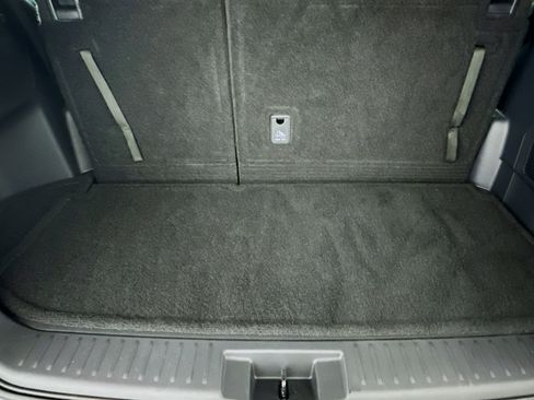 Used 2024 Toyota Highlander XLE image 31