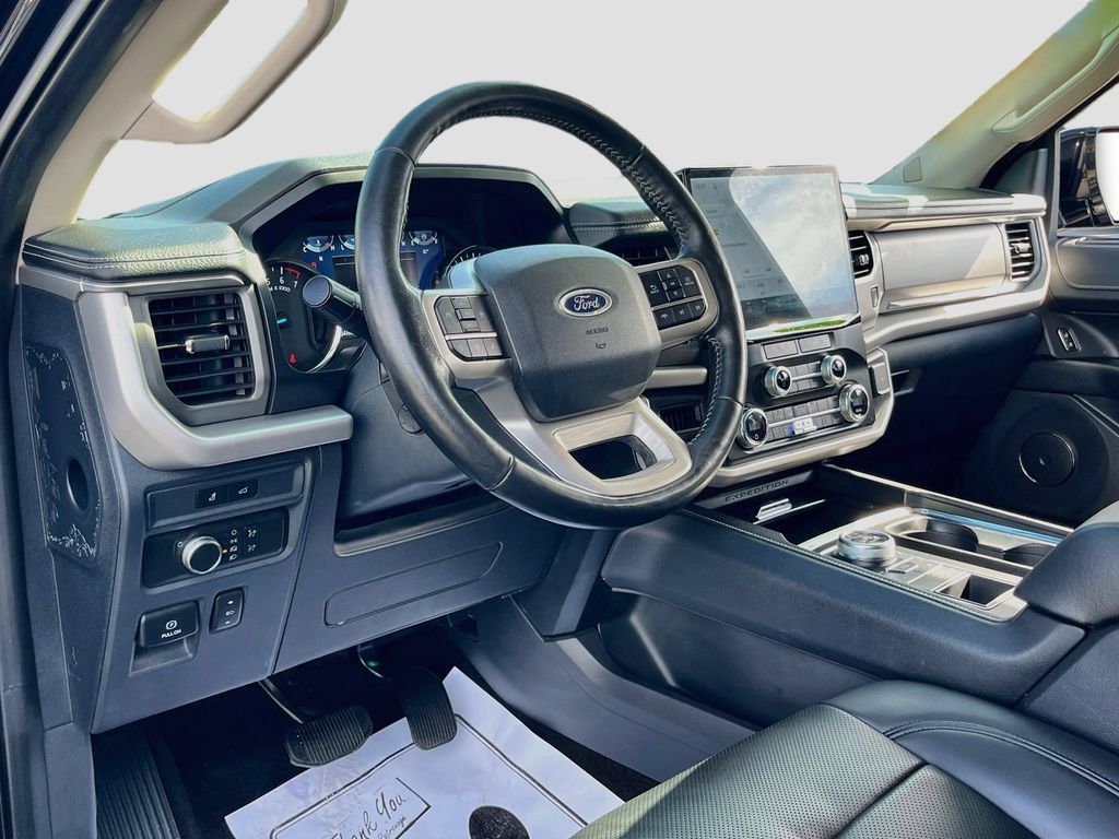 Used 2022 Ford Expedition XLT RWD image 9