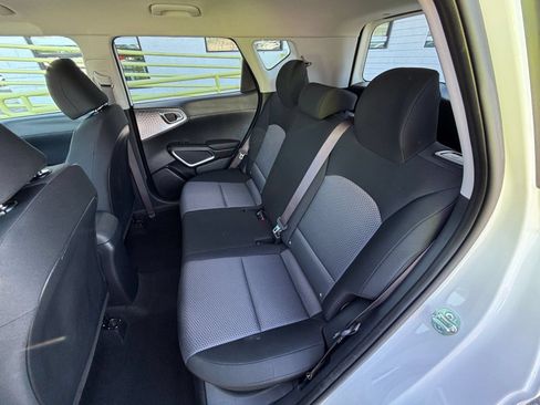 Used 2025 Kia Soul LX w/ LX Technology Package FWD image 23