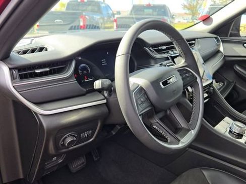 Certified 2023 Jeep Grand Cherokee Altitude image 8