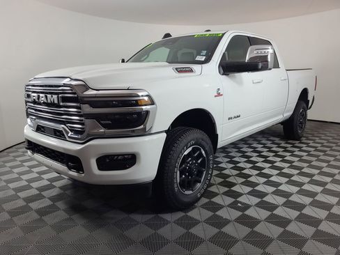 Used 2026 RAM 2500 Laramie AWD/4WD image 7