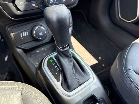 Used 2019 Jeep Renegade Limited w/ UConnect 8.4 Nav Group AWD/4WD image 29