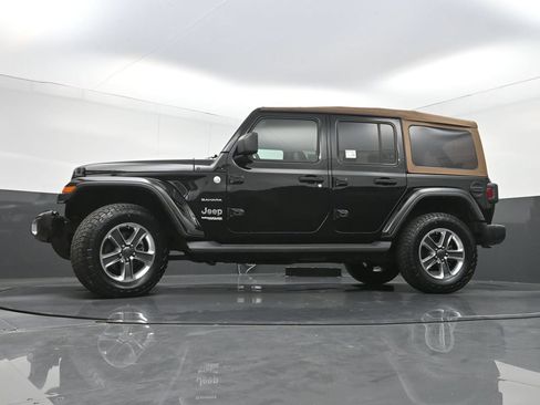 Used 2022 Jeep Wrangler Unlimited Sahara w/ Cold Weather Group AWD/4WD image 25