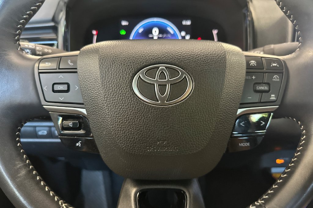 Used 2025 Toyota Camry SE FWD image 25