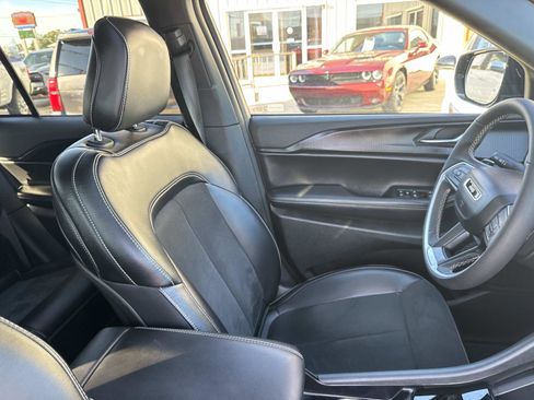 Used 2024 Jeep Grand Cherokee Altitude image 10