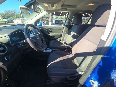 Used 2016 Chevrolet Trax LT w/ LT Sun and Sound Package image 23