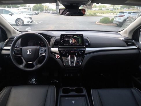 Certified 2025 Honda Odyssey Touring image 7