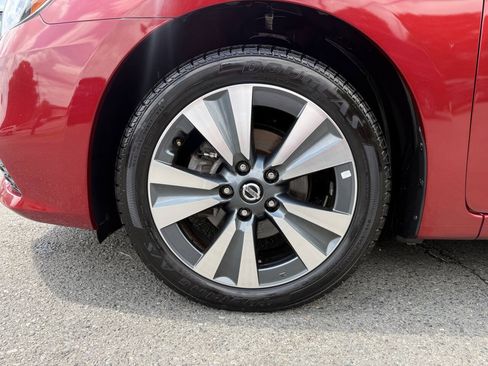 Used 2019 Nissan Sentra SV w/ Special Edition Package FWD image 24