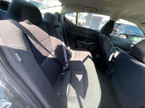 Used 2025 Nissan Altima 2.5 SV FWD image 24
