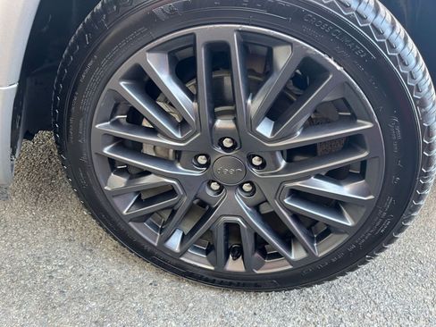 Used 2023 Jeep Compass Limited image 30