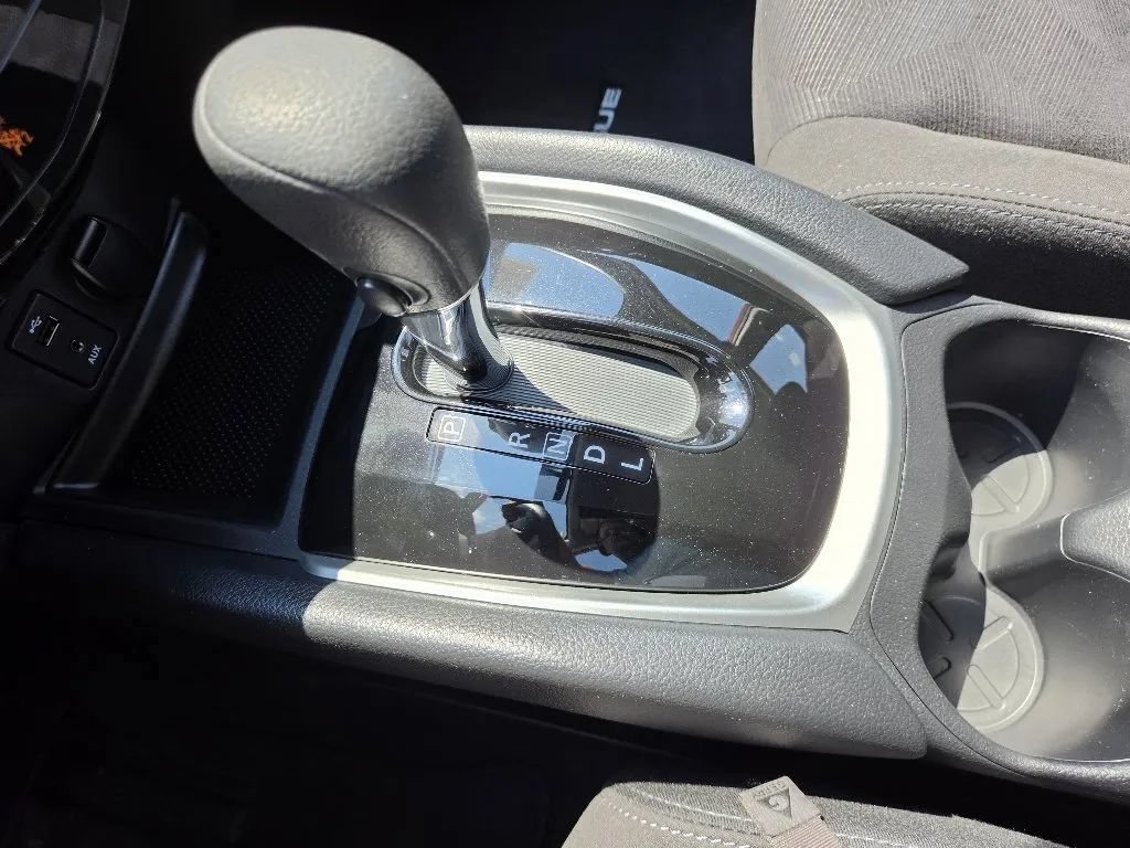 Used 2015 Nissan Rogue S FWD image 33