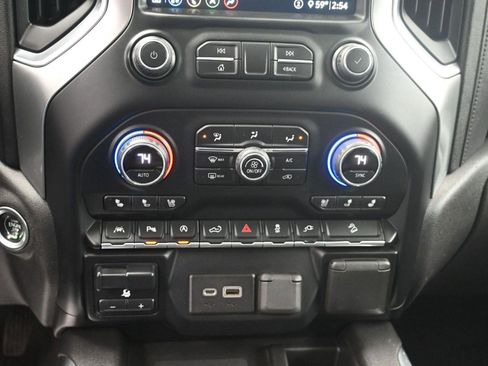 Used 2020 Chevrolet Silverado 1500 LTZ w/ LTZ Premium Package image 33