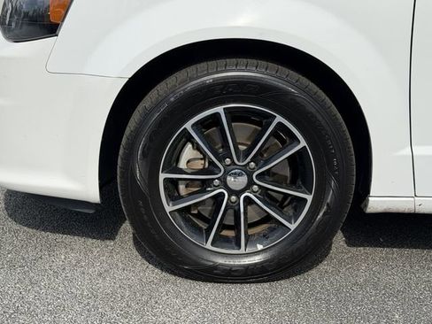 Used 2019 Dodge Grand Caravan GT FWD image 28