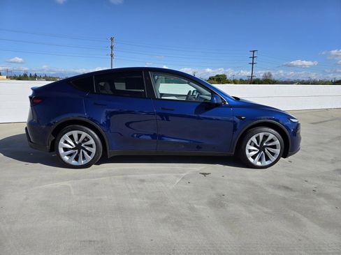 Used 2026 Tesla Model Y Long Range image 2